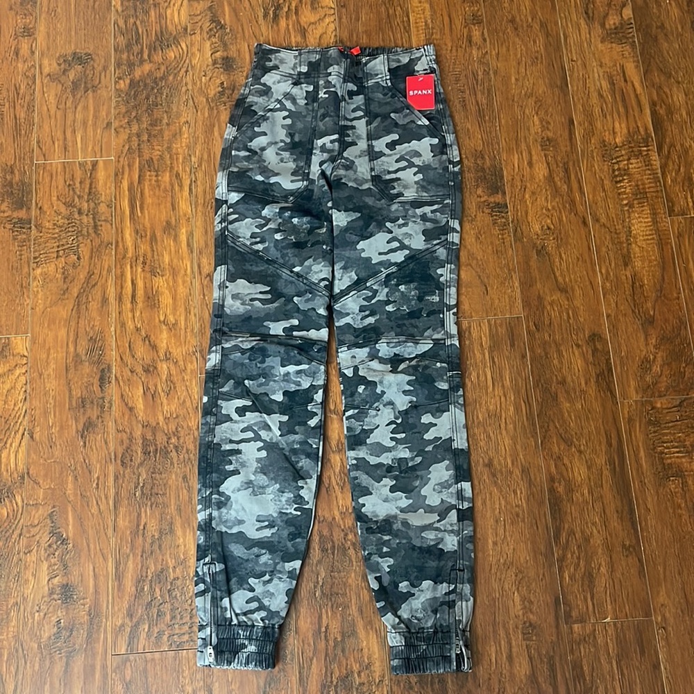 Spanx Women's Black Trousers Size XS